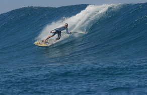 paddle_surfing