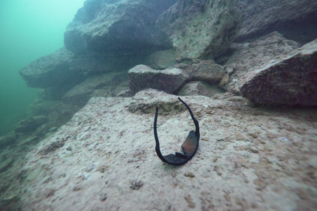 sunglasses_underwater