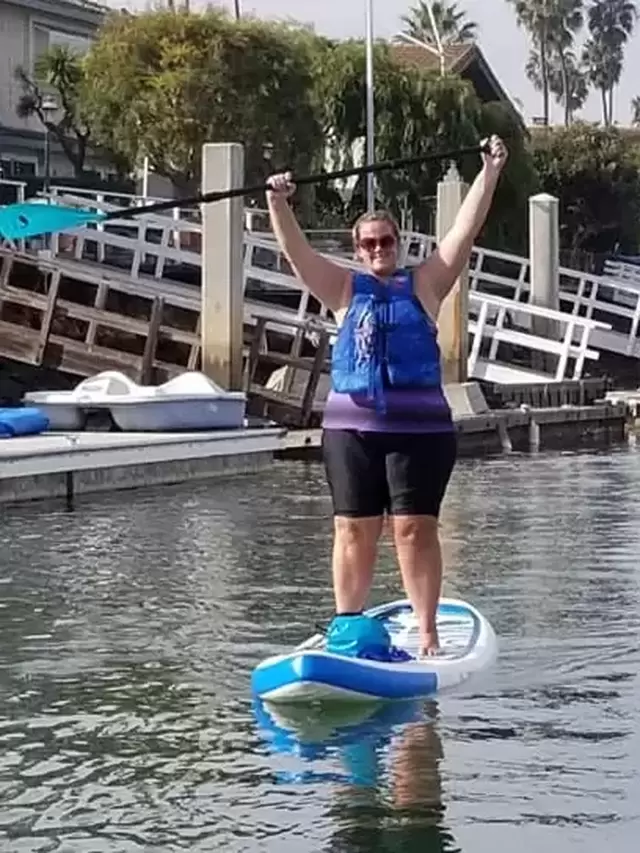 fat_woman_on_paddle_board